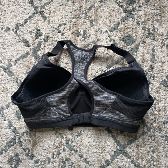 Women’s Victoria’s Secret Sportsbra Size 34D Grey Black Athletic Athleisure - Picture 3 of 4